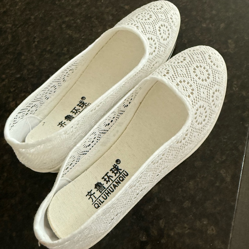 Women's White Lace Flats